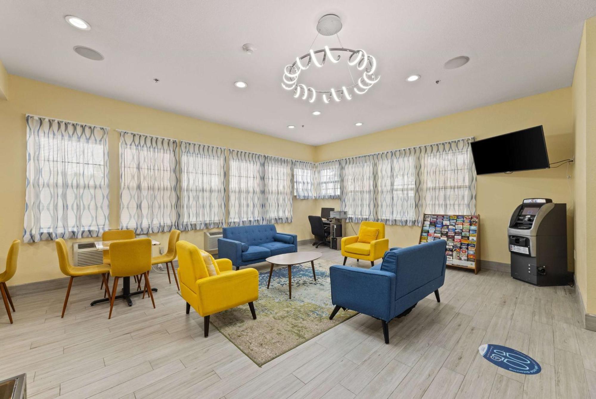 Days Inn & Suites By Wyndham Dfw Airport South-Юлесс Экстерьер фото