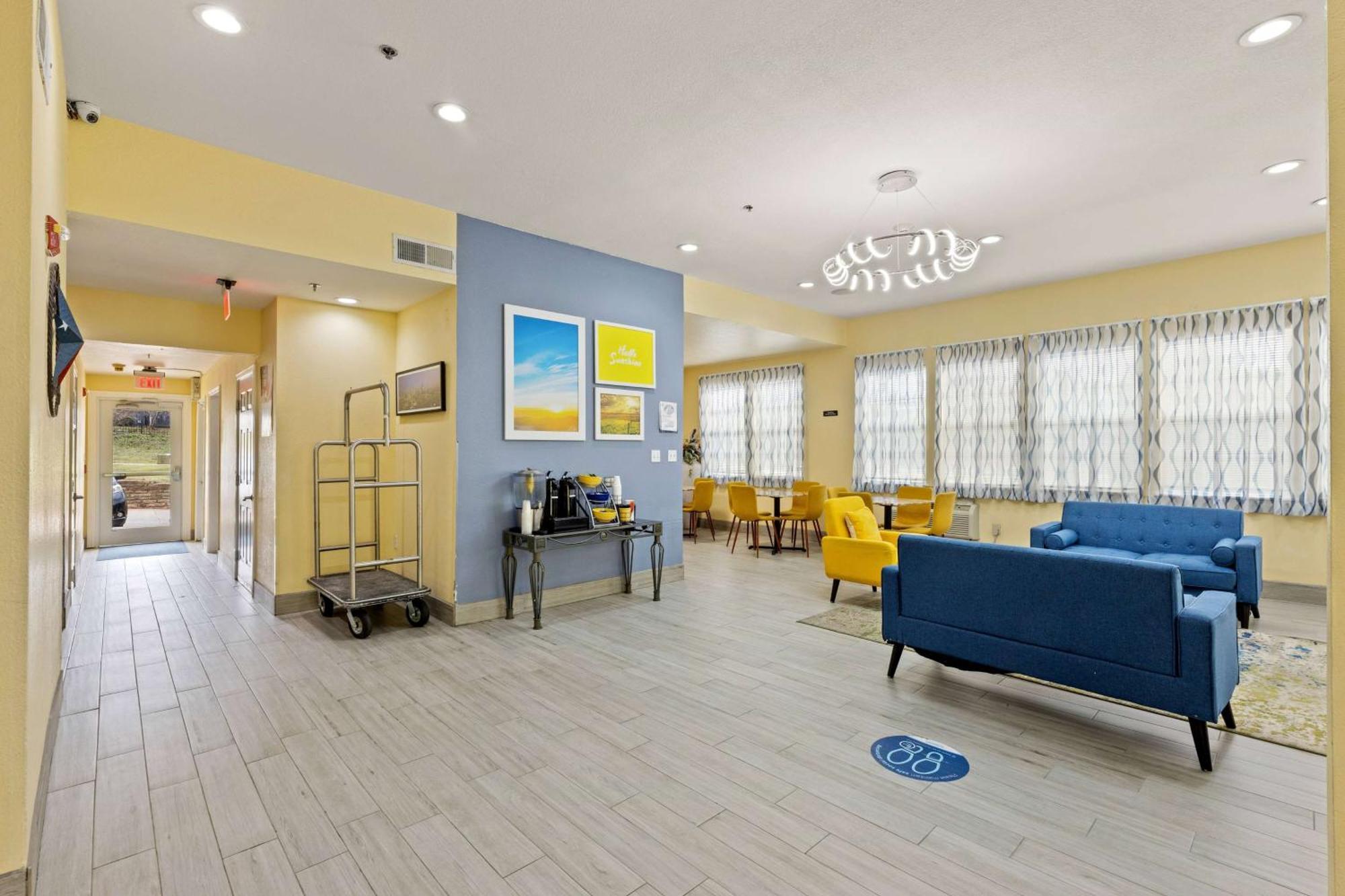 Days Inn & Suites By Wyndham Dfw Airport South-Юлесс Экстерьер фото